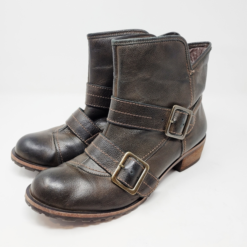 Andre Assous | Weather proof Leather Booties Brown